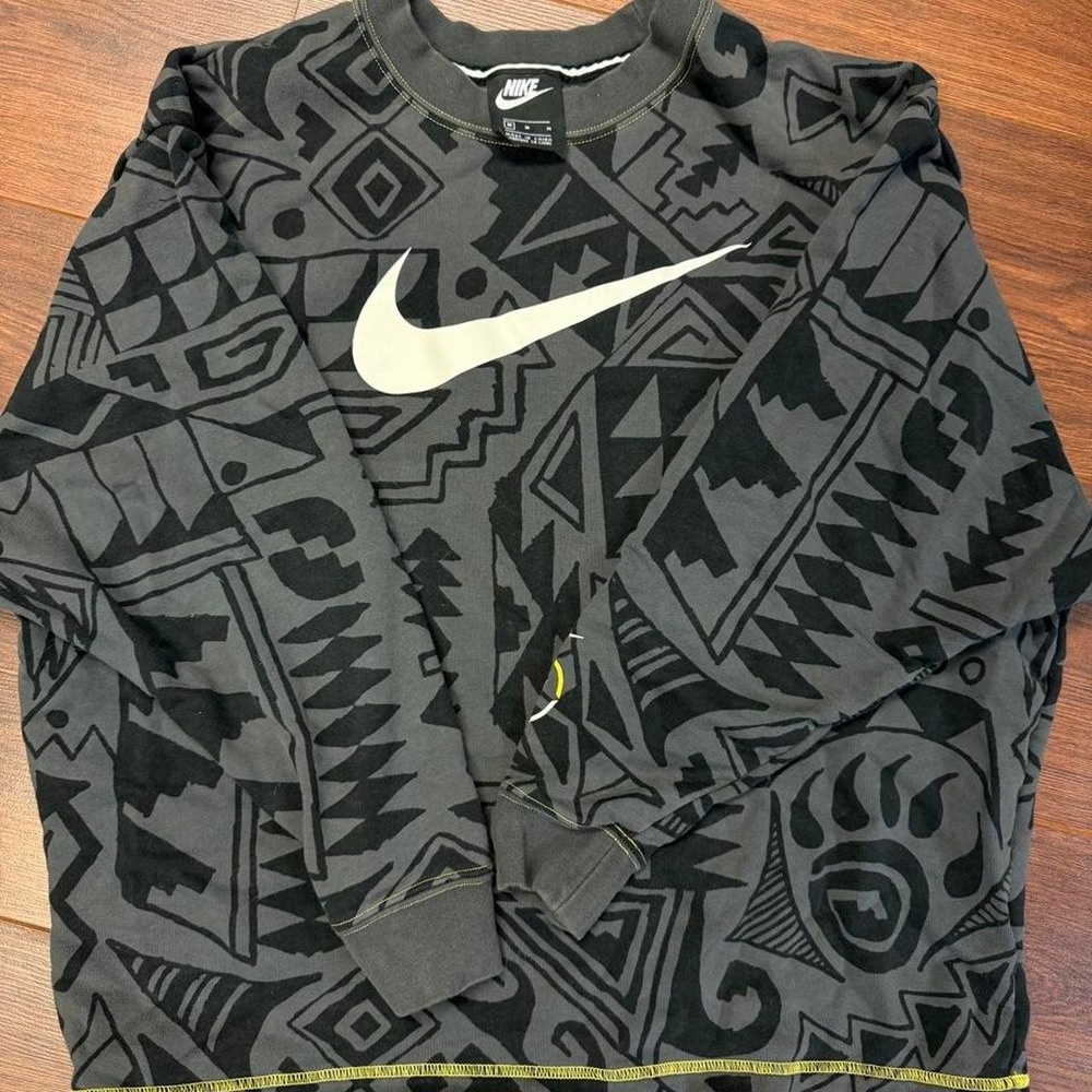 Nike gray & black geometric pattern long sleeve shirt size M